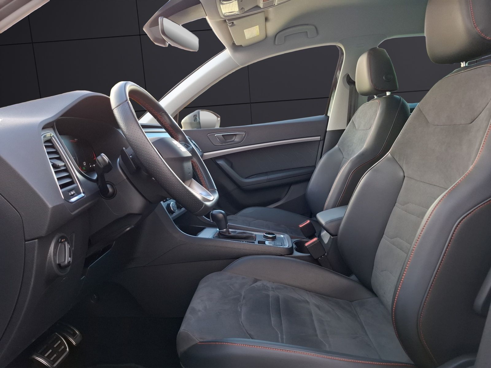 Fahrzeugabbildung SEAT Ateca TDI FR-Line DSG LED Navi ACC RFK SH 18"