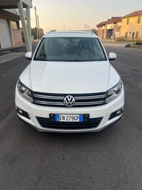 Volkswagen Tiguan - 1