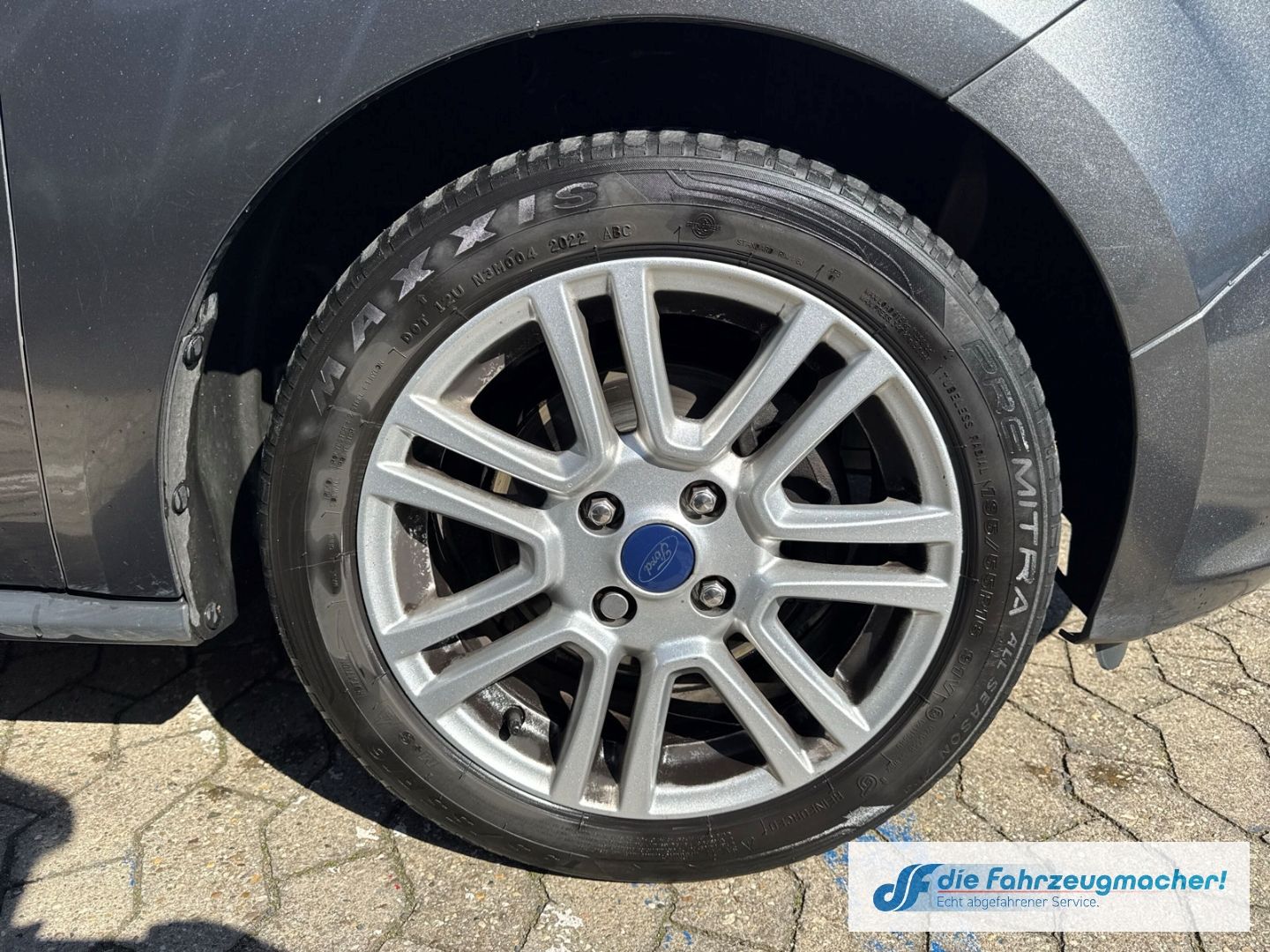 Fahrzeugabbildung Ford Tourneo Courier Titanium Mehrzonenklima *EXPORT