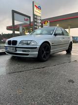 BMW 323i - - BMW 323 aus 2000: 323i