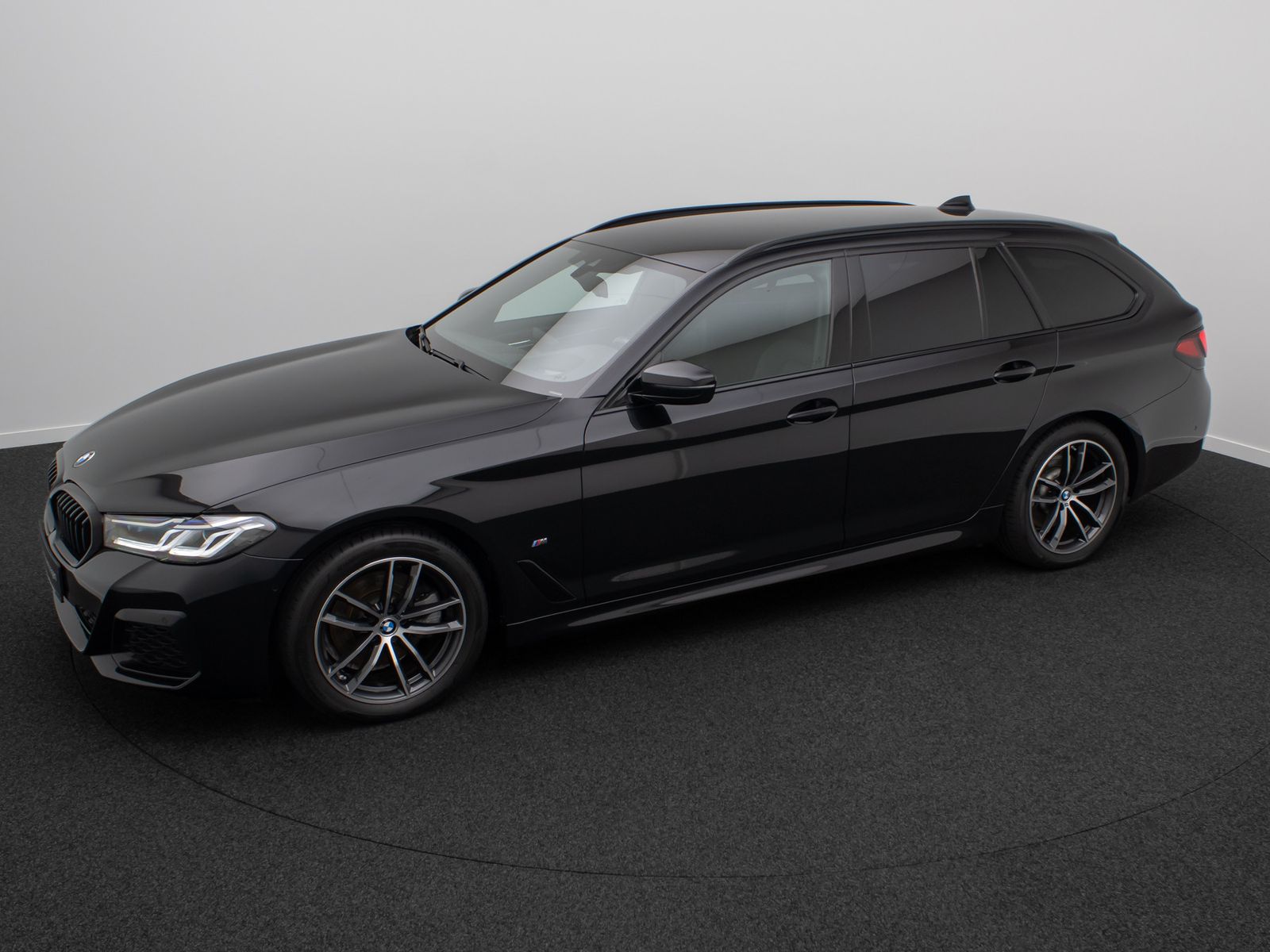 Fahrzeugabbildung BMW 520d xD M Sport DAB Laser HUD AHK Alarm Komfort