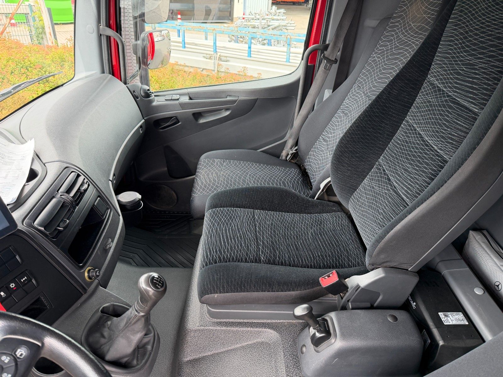 Fahrzeugabbildung Mercedes-Benz Atego 923 L 3 Sitze Standh. Ausbau