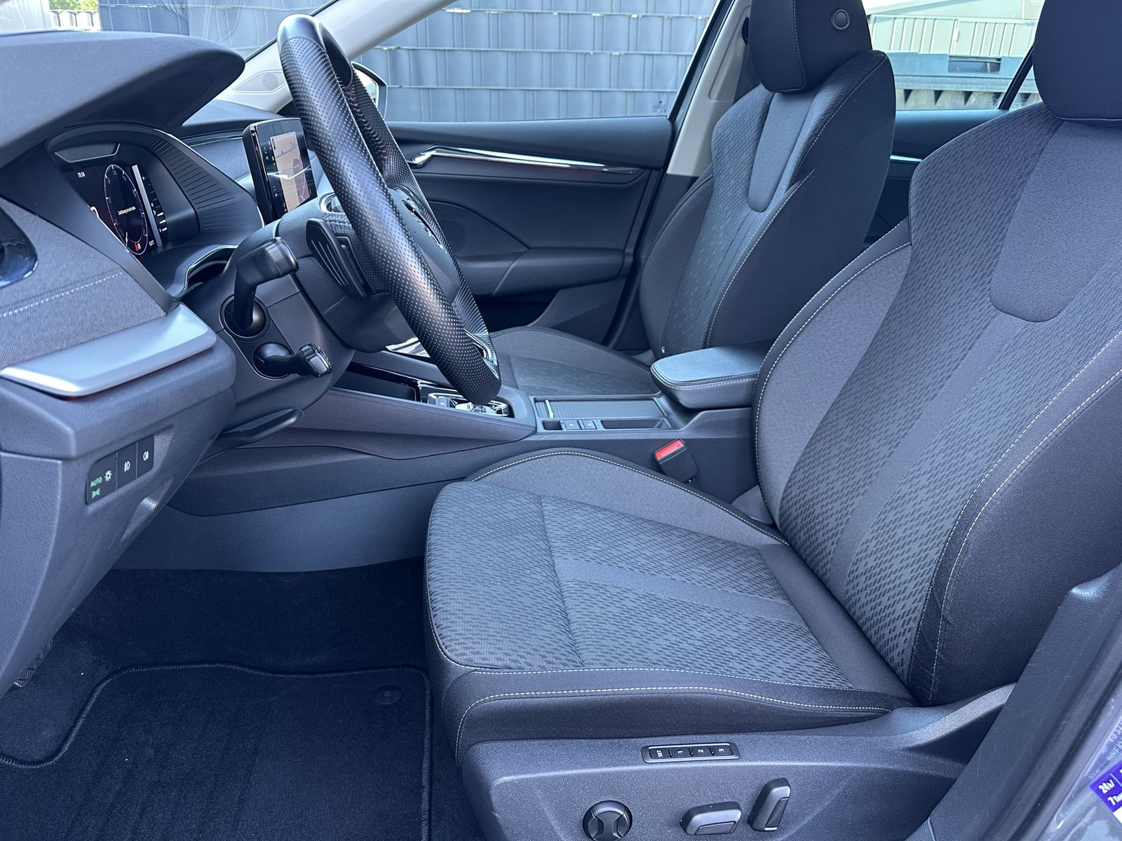 Fahrzeugabbildung SKODA Octavia Combi 2.0 TDI DSG Style NAV+MATRIX+AHK