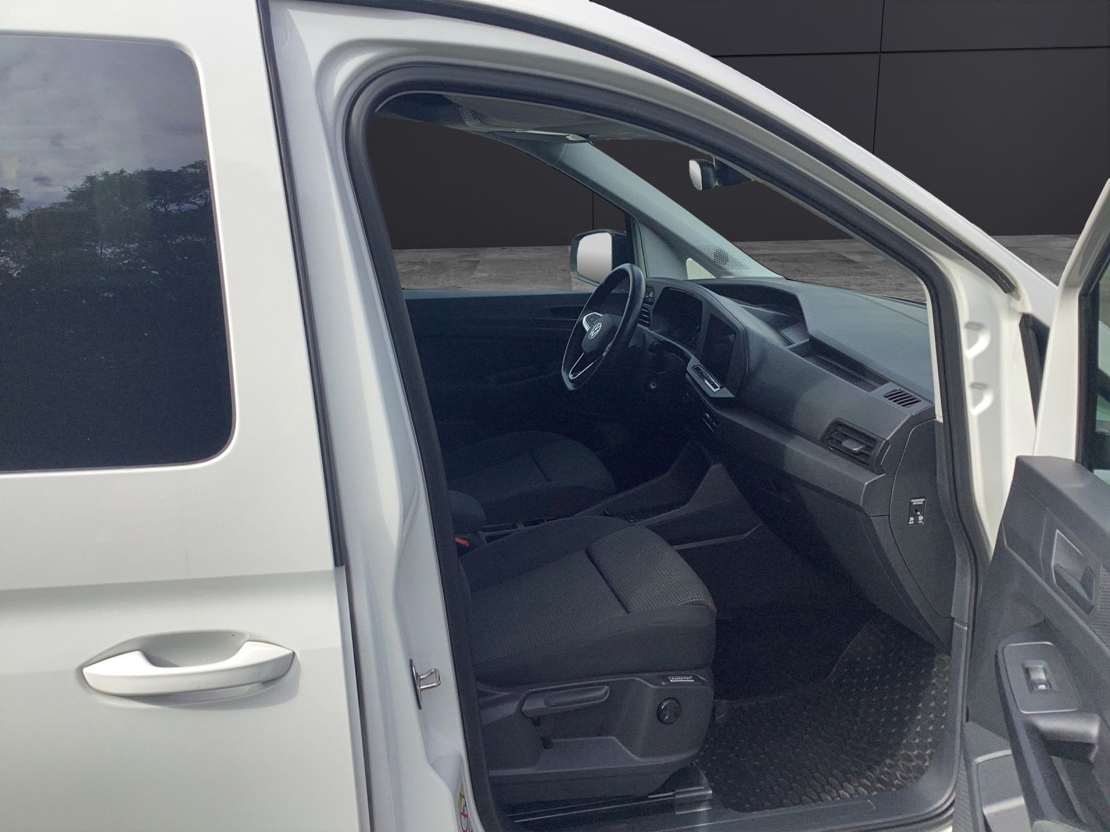 Fahrzeugabbildung Volkswagen Caddy Kombi TSI 5-Sitze DSG NAVI RÜCK MFL