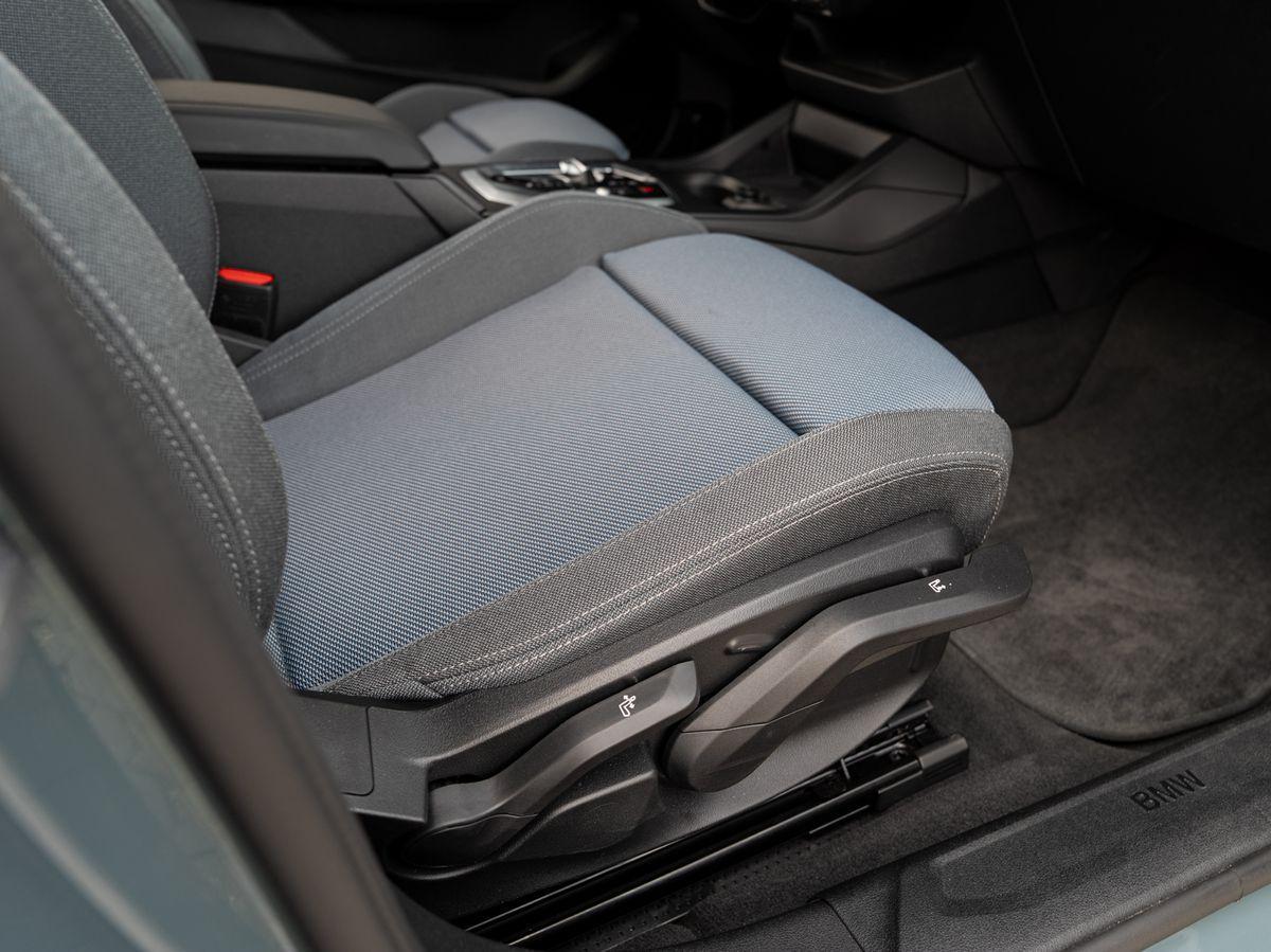 BMW 1 Series AdLED KoZg SpSitze SpieglP ParkA S-Glas 17", миниатюра 11
