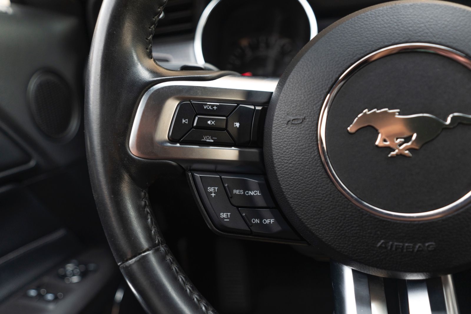 Fahrzeugabbildung Ford Mustang 5.0 GT  LED KAM NAV  SHZ SZK LEDER