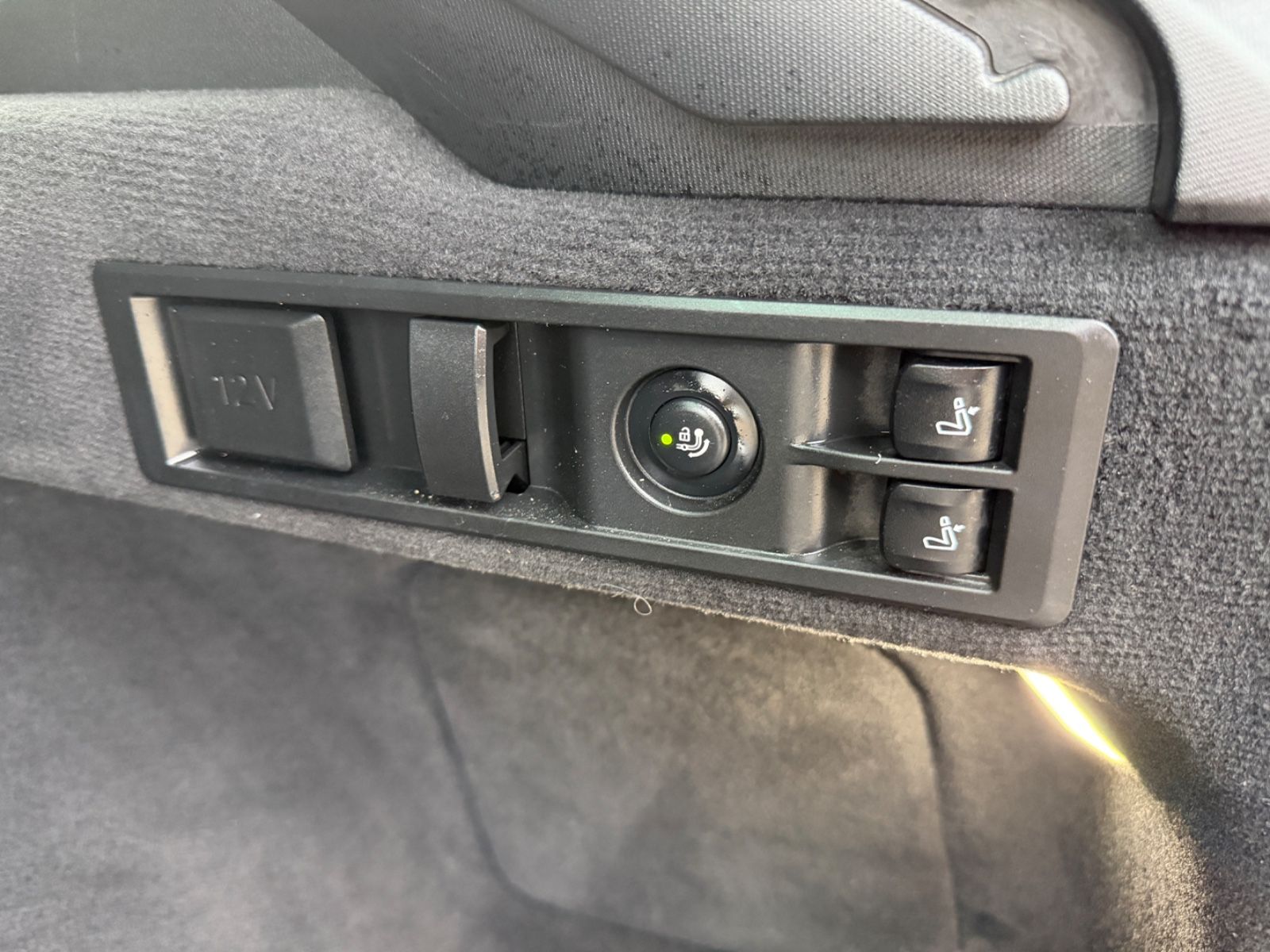 Fahrzeugabbildung BMW 330d xDrive Touring M SPORT PRO PANO STANDH. AHK