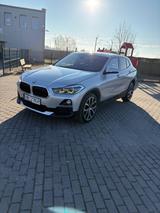 BMW X2 sDrive18d M Sport Steptronic M Sport - silberne BMW X2