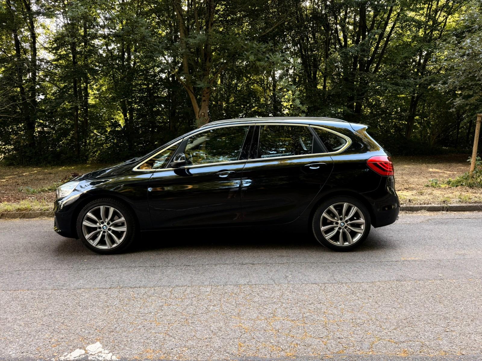 BMW 225i Active Tourer Luxury Pano AHK ACC HUD H/K