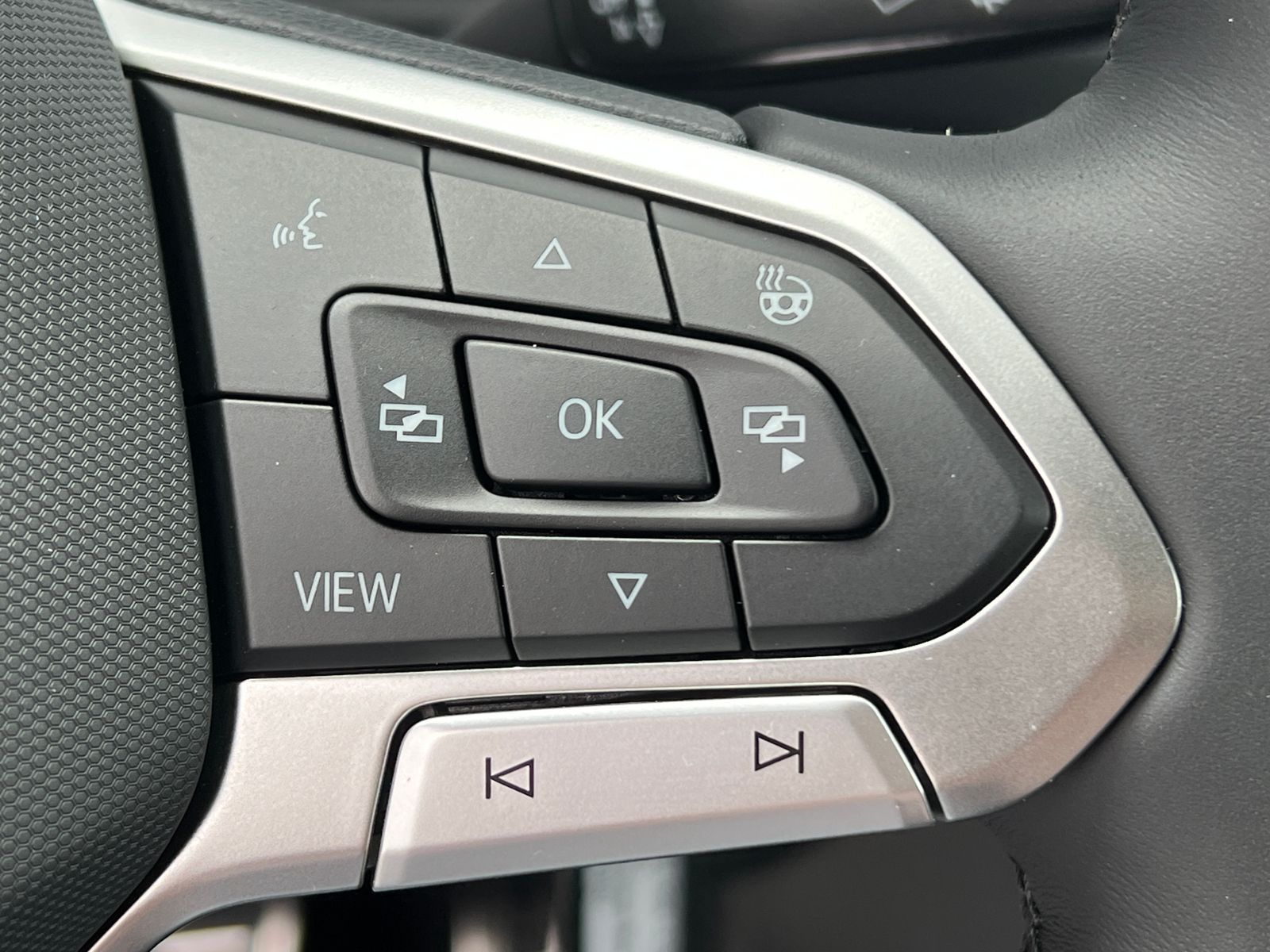 Fahrzeugabbildung Volkswagen T-Roc  GOAL 1.5 TSI DSG *AHK, Navi, Plus-Paket*