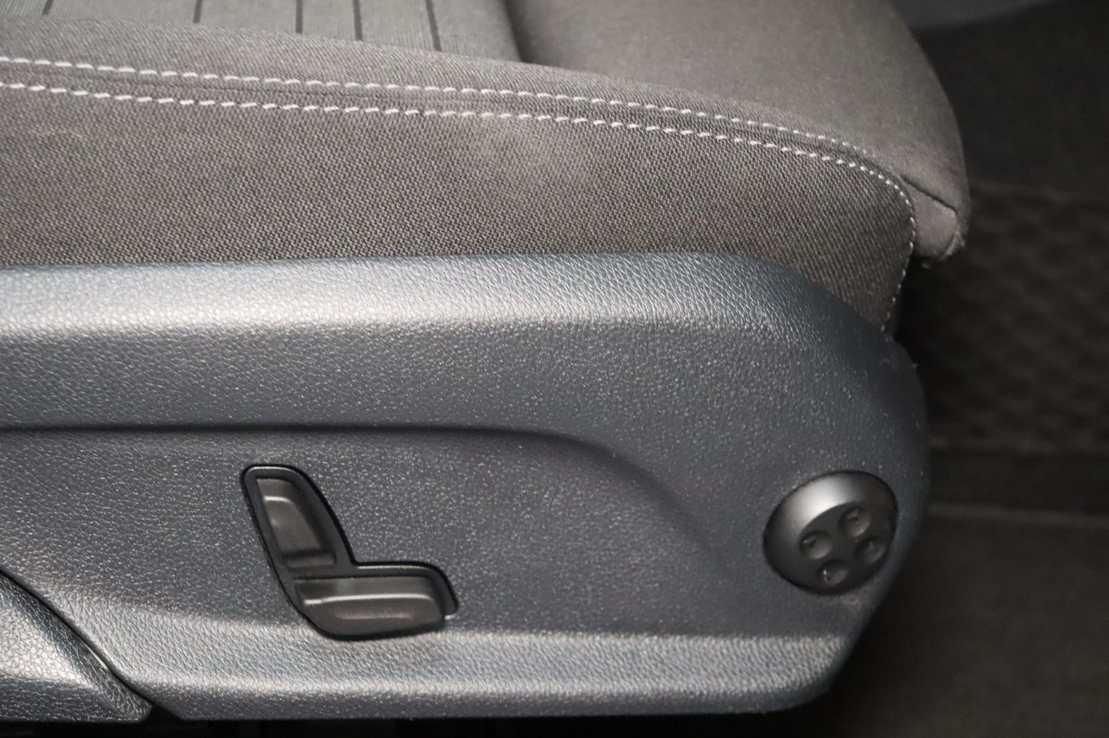 Fahrzeugabbildung Mercedes-Benz GLC 300 e 4Matic * DIS * RFK * LED