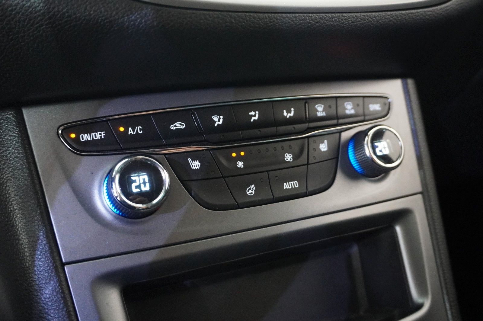 Fahrzeugabbildung Opel Astra K ST 1.2T EDITION NAVI/LED/KAMERA/SHZ/DAB+