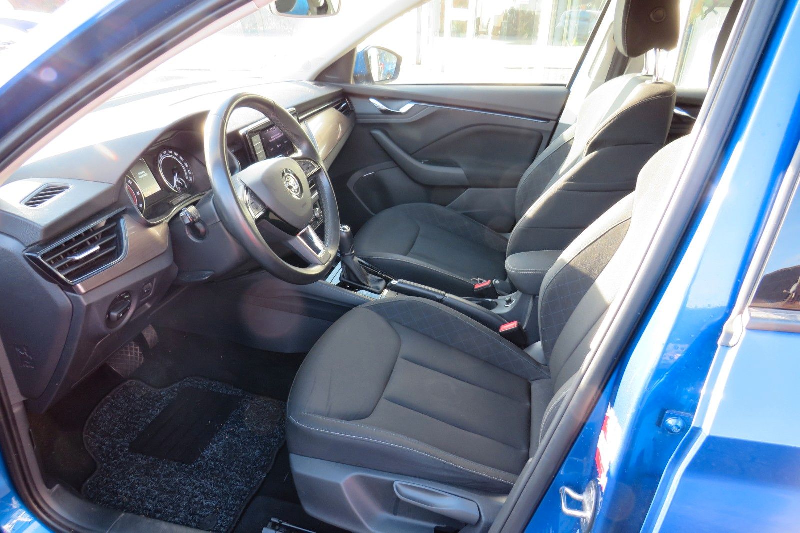 Fahrzeugabbildung SKODA Kamiq Ambition DSG LED AHK GRA PDC SITZH.