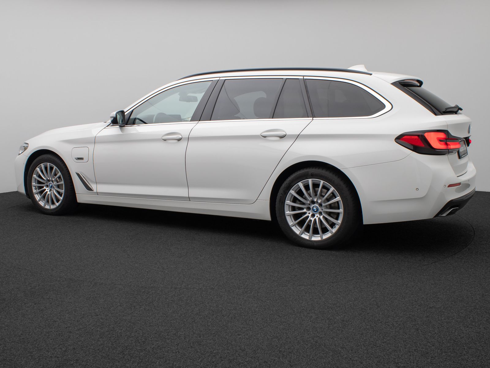 Fahrzeugabbildung BMW 530e Panorama Kamera DAB HiFi 4xKlima Leder 18Zl