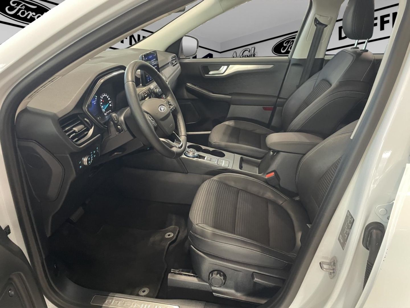 Fahrzeugabbildung Ford Kuga Plug-In Hybrid Titanium X Navi Leder Sounds