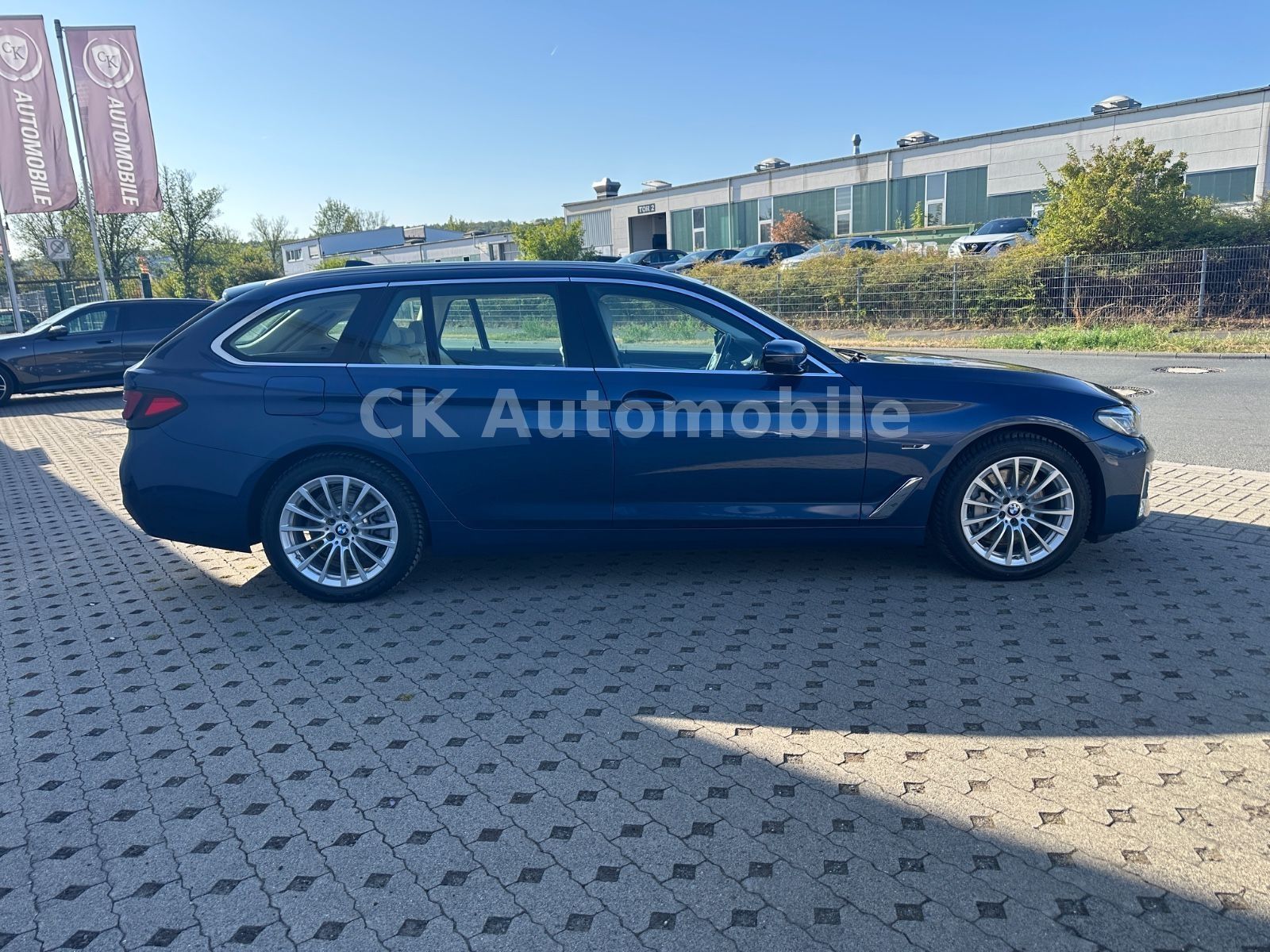 Fahrzeugabbildung BMW 530e xDrive Touring Luxury Line/Pano/LED/Kam/AHK