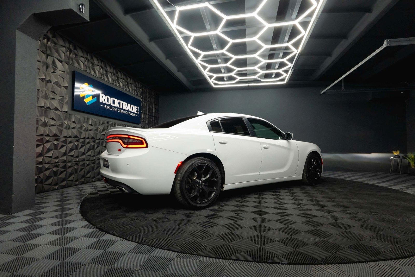 Fahrzeugabbildung Dodge Charger 3.6 Night-Paket | LED | Unfallfrei | 20'