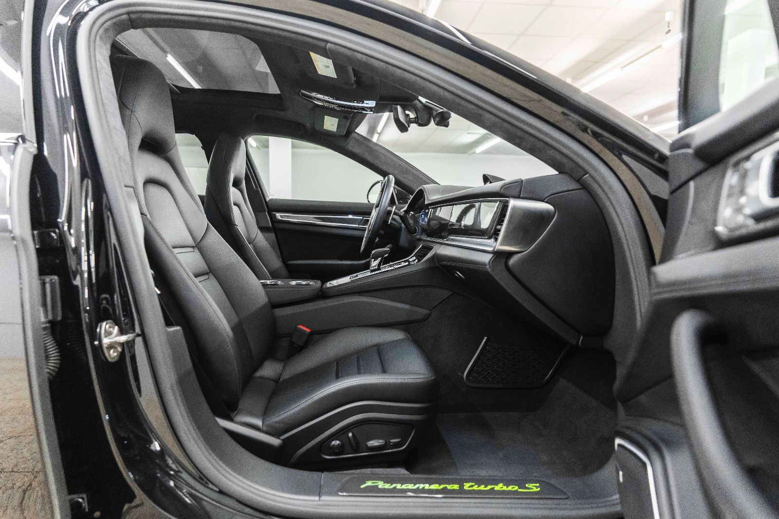 Fahrzeugabbildung Porsche Panamera Turbo S CHRONO LED PDLS PASM ACC PCCB