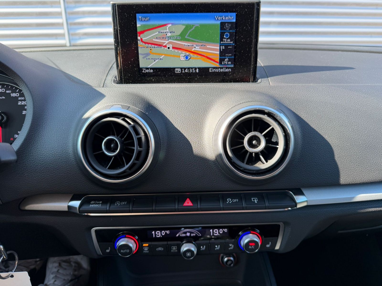 Fahrzeugabbildung Audi A3 Sportback AHK NAVI