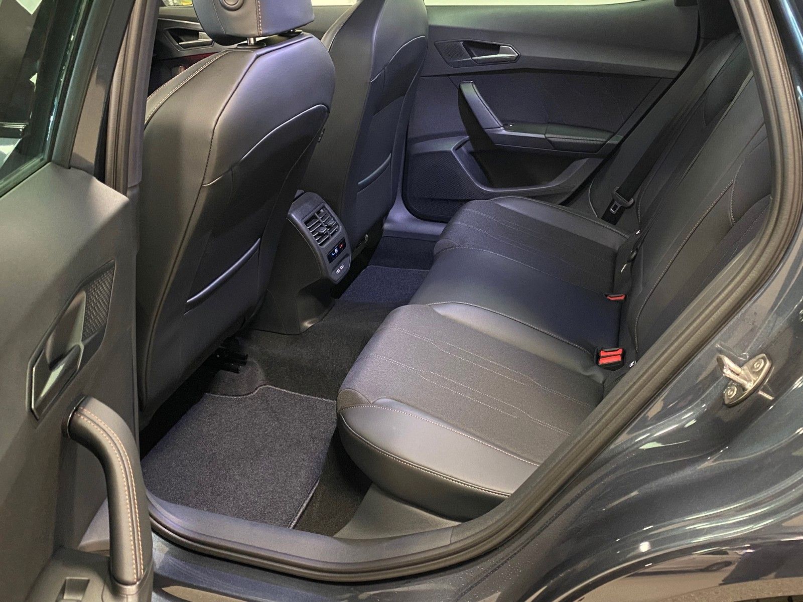 Fahrzeugabbildung CUPRA Formentor 1.5 TSI DSG+19" ALU+AHK+ACC+3-ZONEN KL