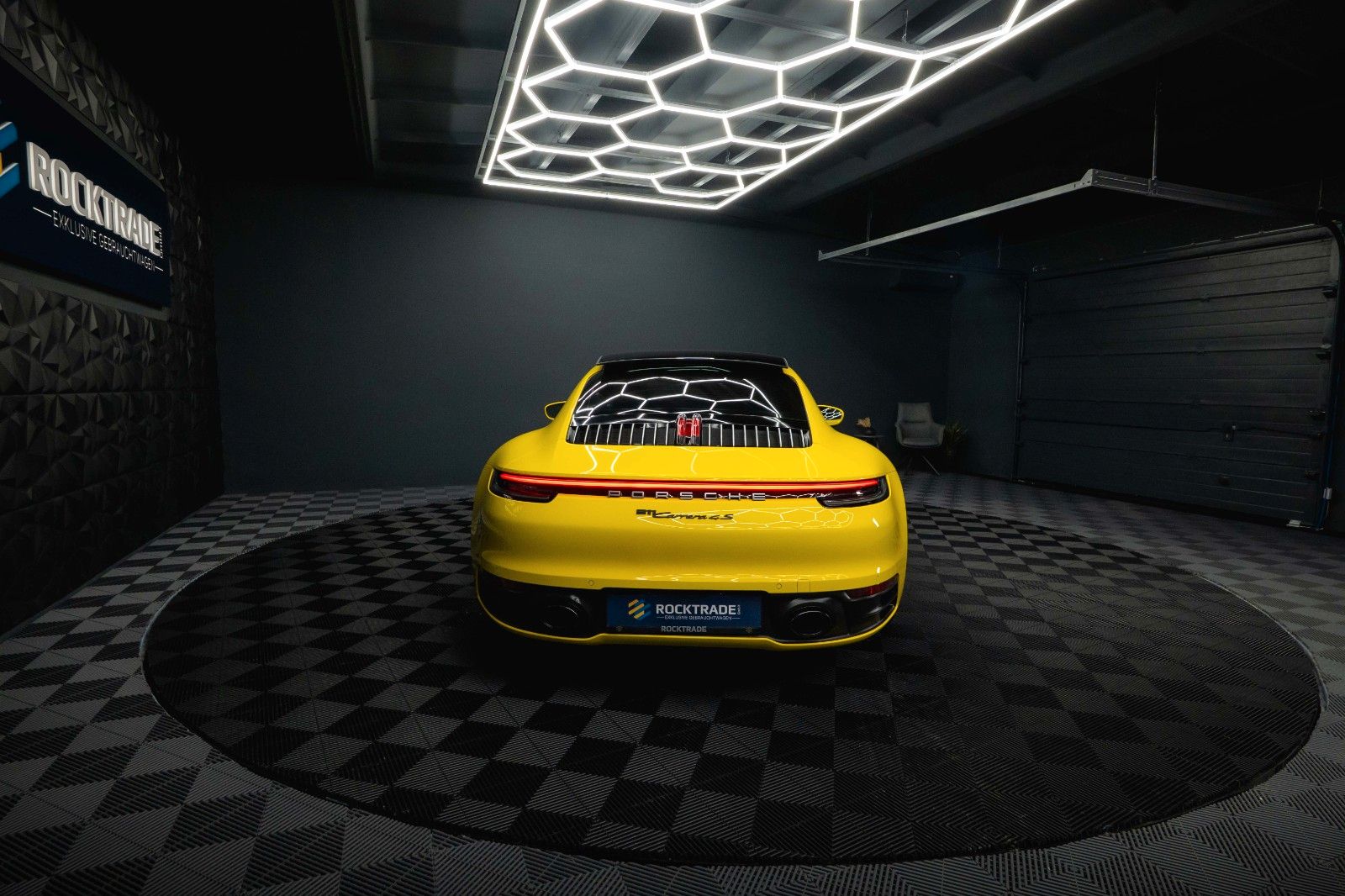 Fahrzeugabbildung Porsche 992 911 Carrera 4 S Sport-Chrono *Pano*LED*BOSE*