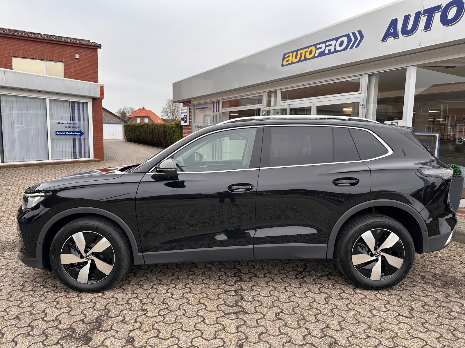 Fahrzeugabbildung Volkswagen Tiguan 2.0 TDI Elegance DSG AHK/Matrix/ACC/Navi