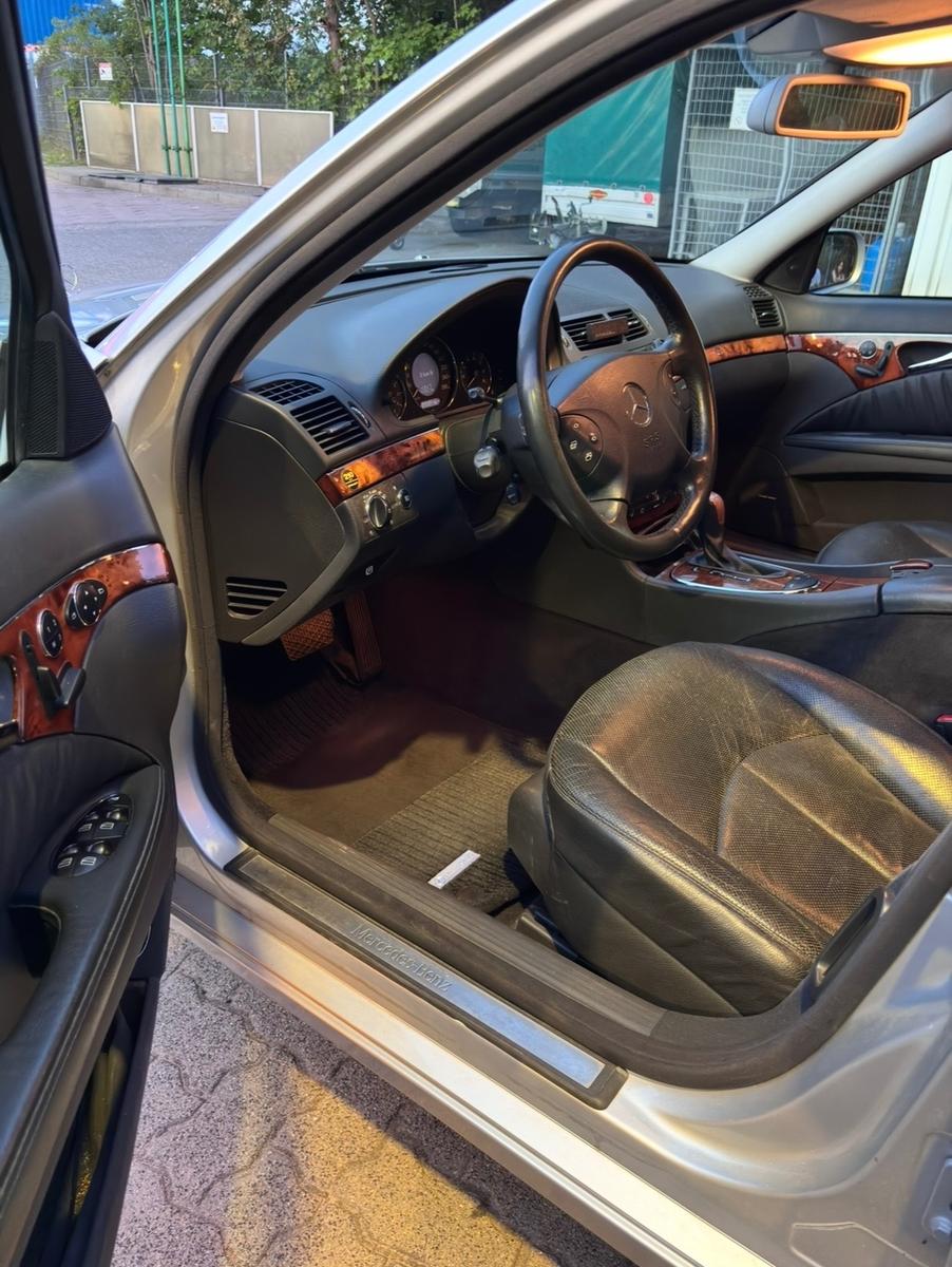 Mercedes-Benz E320 2004 — photo 6