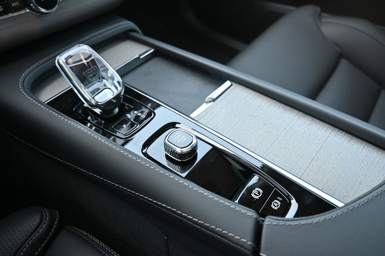 Fahrzeugabbildung Volvo XC90 Ultra Dark Recharge T8 B&W*LUFT*360*MASSAGE