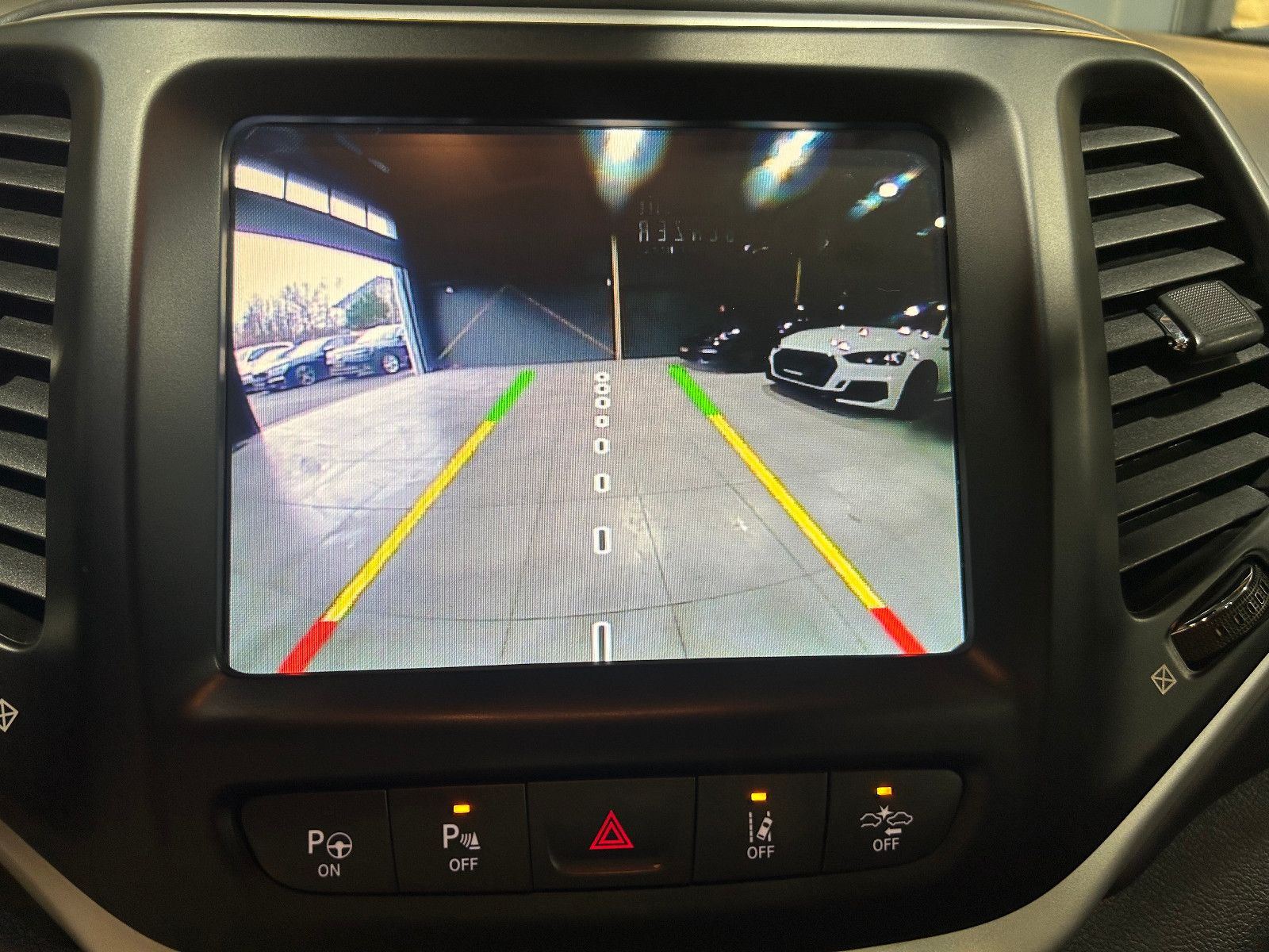 Fahrzeugabbildung Jeep Cherokee M-Jet Overland 4WD/BI-XENON/PANO/MEMORY