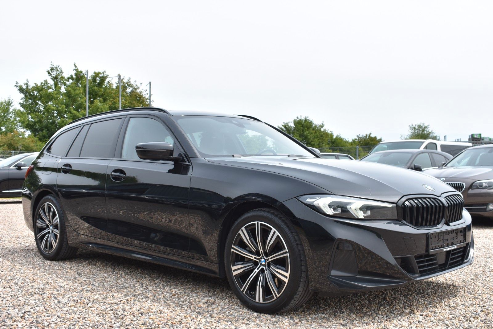 Fahrzeugabbildung BMW 330d Touring Facelift Panorama 1 Hand H&K