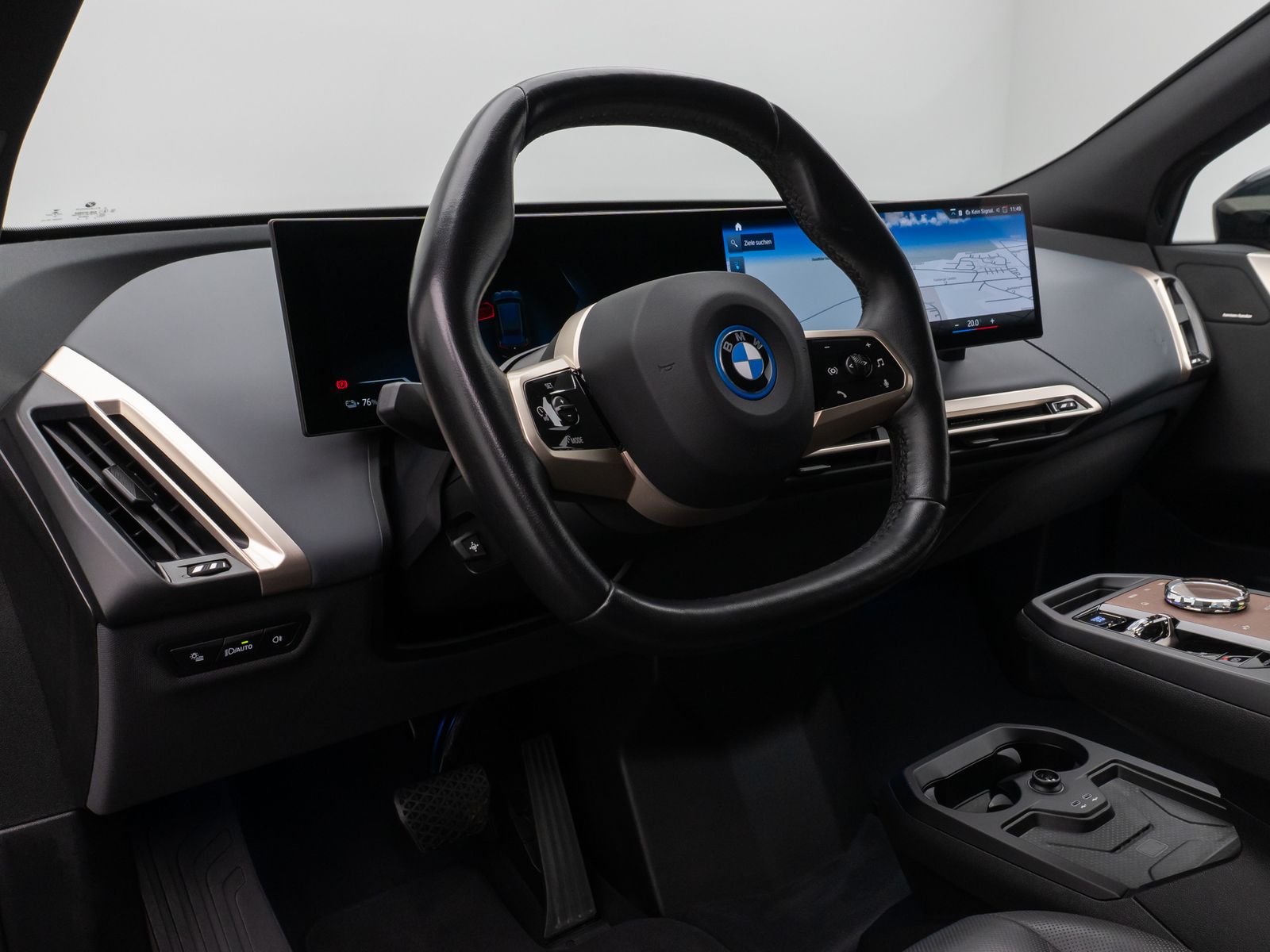 Fahrzeugabbildung BMW iX xD40 Sport Panorama Laser 360°ACC Komfort 22"