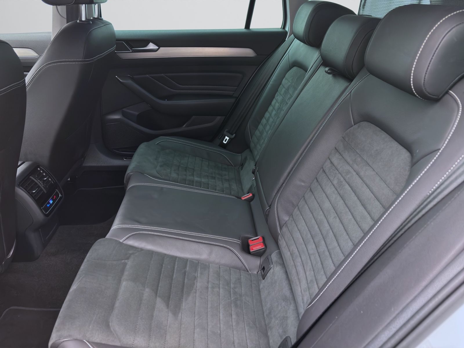 Volkswagen Passat Variant - Bild 14