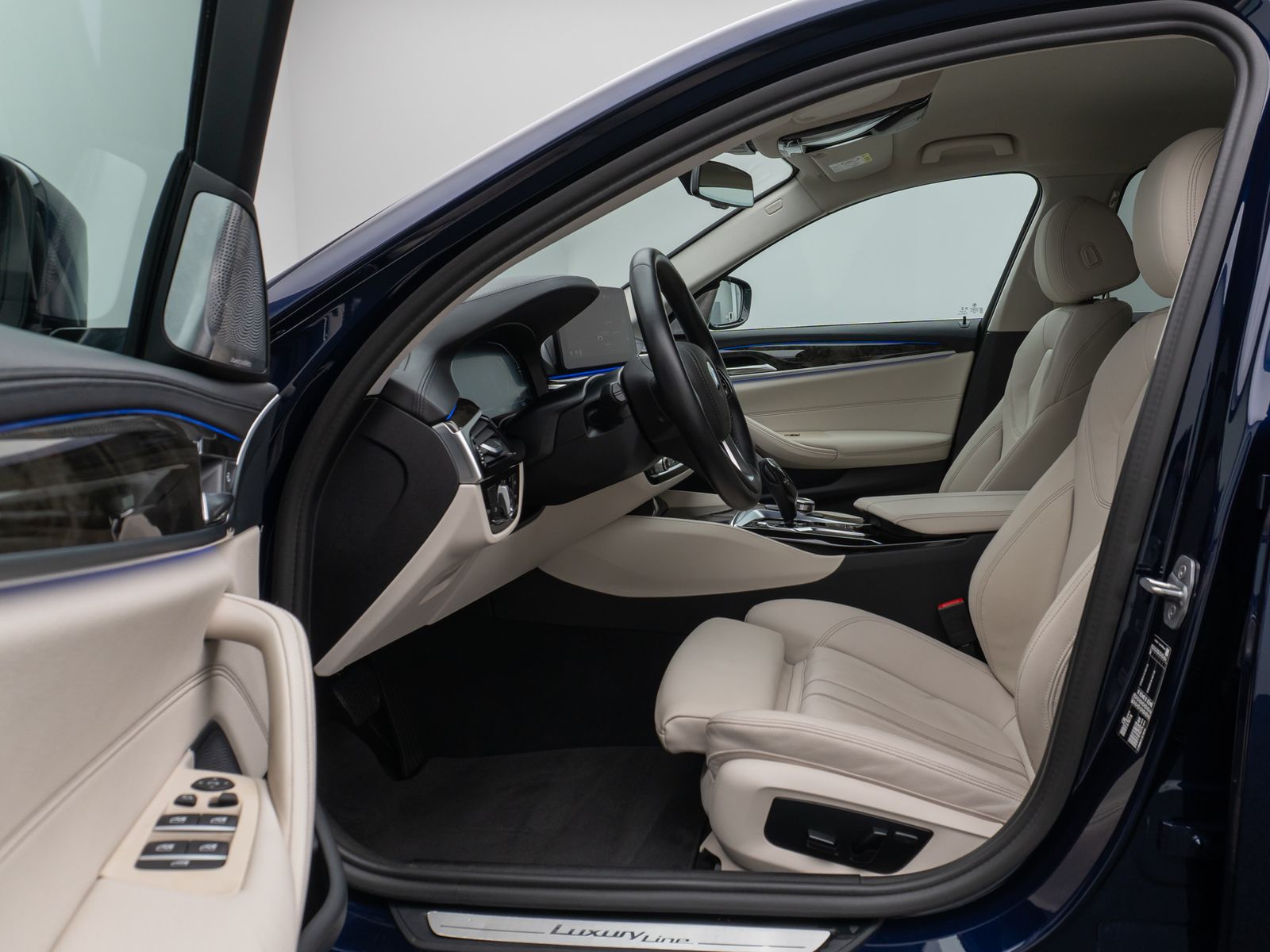 Fahrzeugabbildung BMW 520i Luxury Line Kamera HUD DAB B&W Alarm Sport