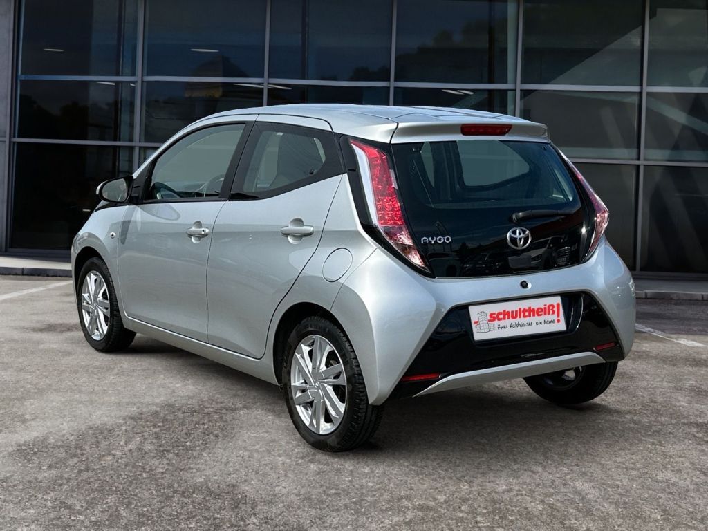 Fahrzeugabbildung Toyota Aygo x-play touch