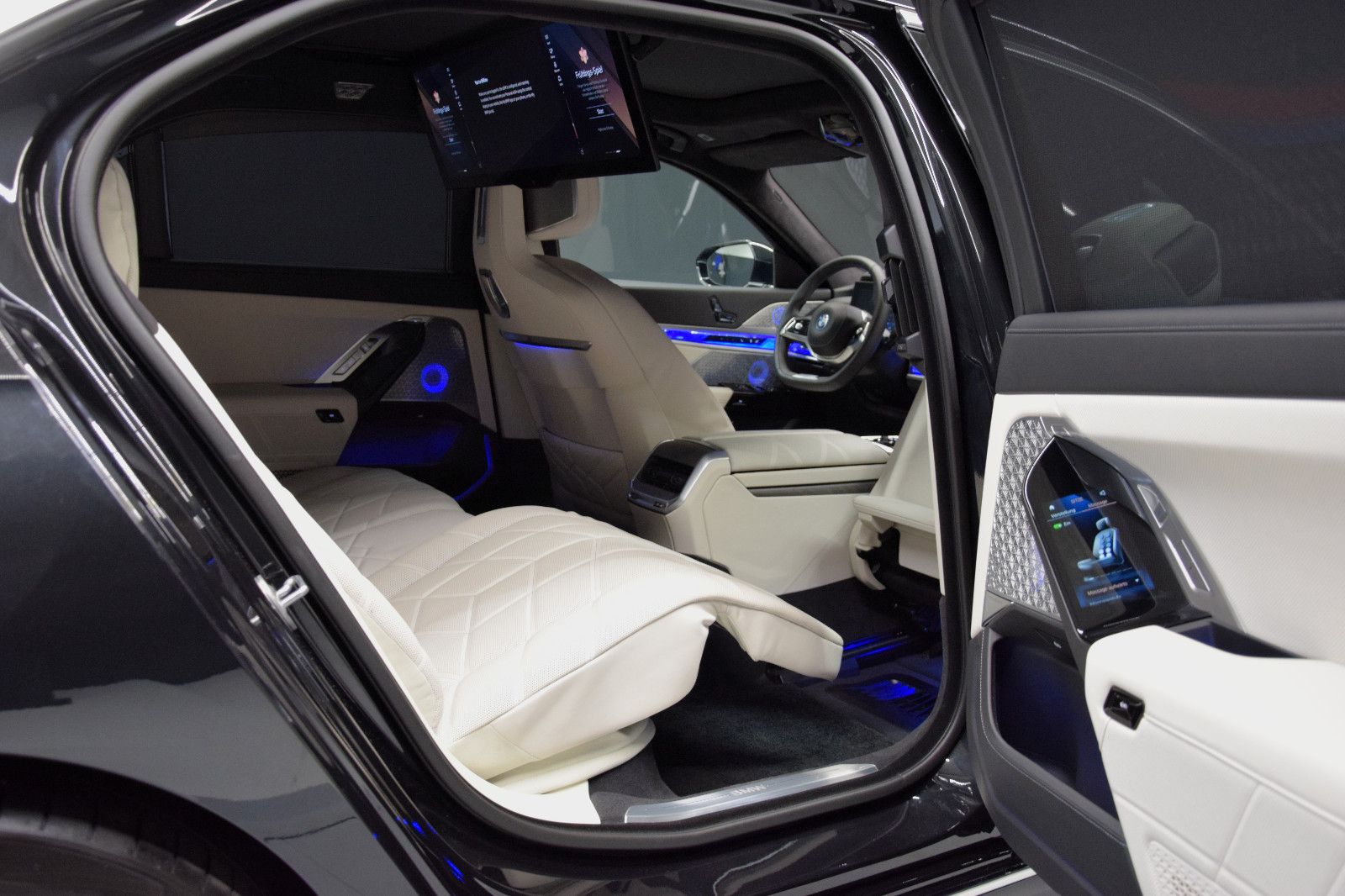 Fahrzeugabbildung BMW i7 xDrive 60 Design Pure Exce Fond-Ent. Kristall