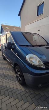 Renault Passenger 2011 - Renault Trafic mit Diesel-Antrieb: Kleinbus, Passenger