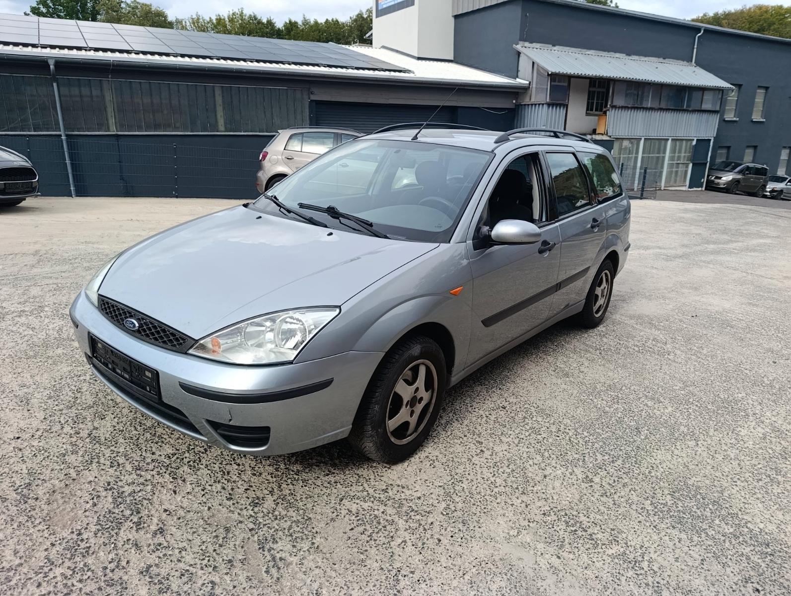 Ford Focus 2004 — rear view