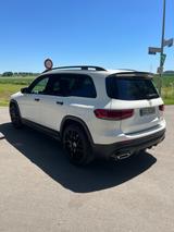 Mercedes-Benz GLB 250 4MATIC DCT - - weiße Mercedes-Benz GLB 250