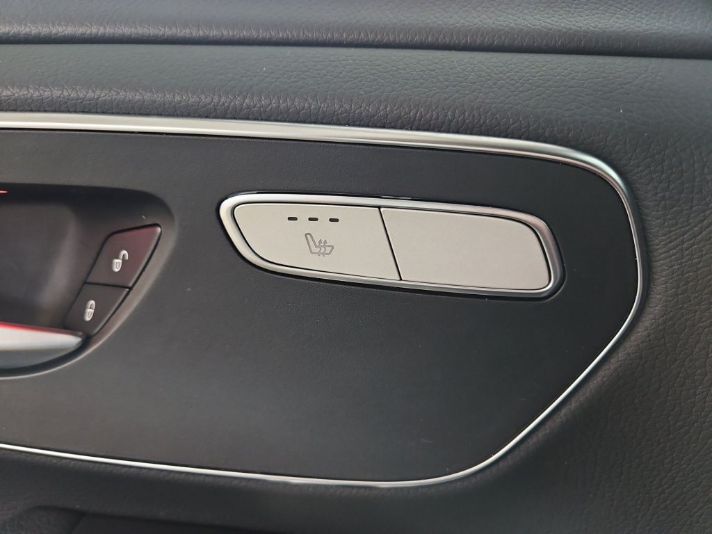 Fahrzeugabbildung Mercedes-Benz V 300 d AVG Lang 7 Sitze 2,5t AHK LED EASY-PACK