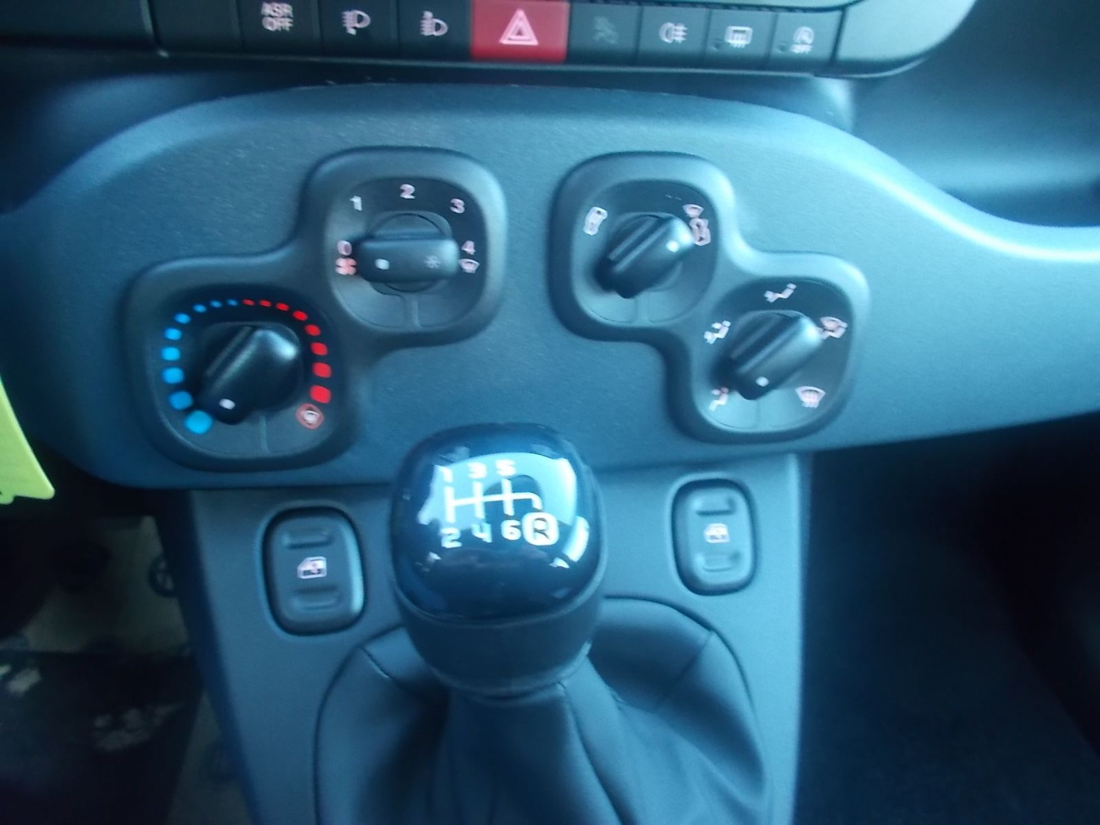 Fahrzeugabbildung Fiat Panda Pandina IKON 1.0 Hybrid