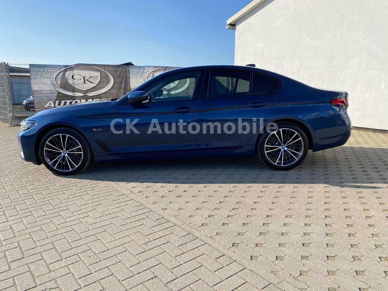 Fahrzeugabbildung BMW 545e Lim.xDrive Luxury Line/Laser/Navi/360°K/AHK