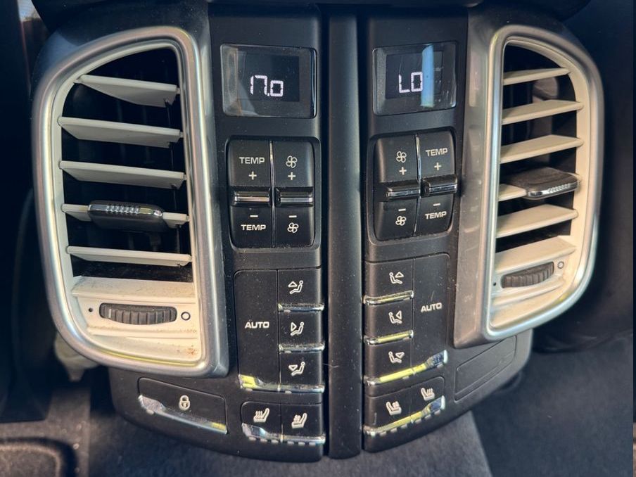 Fahrzeugabbildung Porsche Cayenne Turbo/PCCB/Panodach/Burmester/Voll!