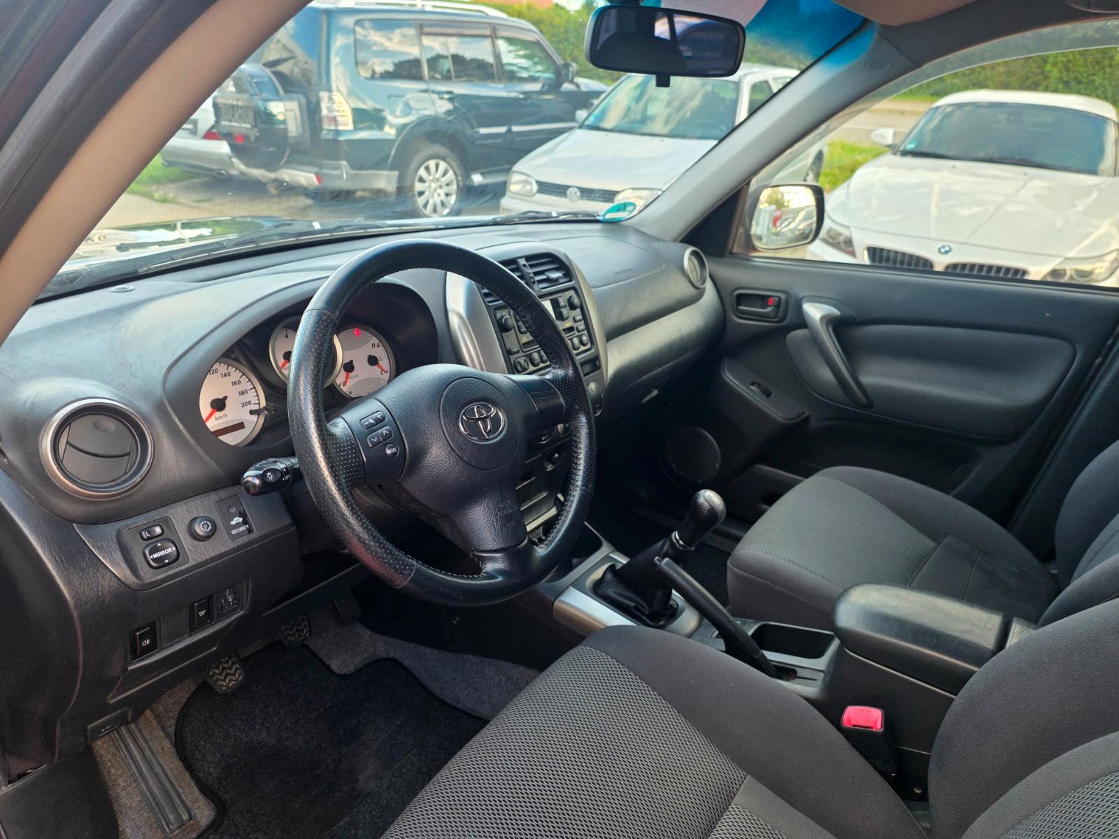 Toyota RAV4 2.0 D-4D 116 ch 4x4 Sol • Clim auto • Attelage • Radar de recul • Barres de toit