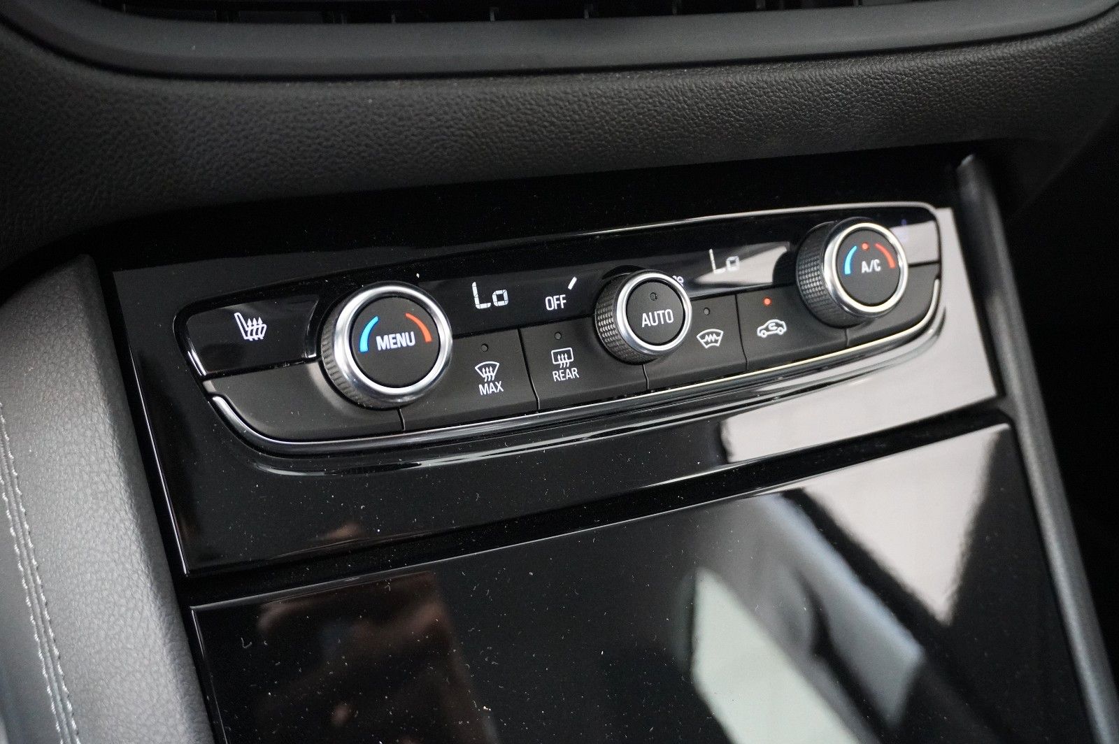 Fahrzeugabbildung Opel Grandland (X) 1.6T EDITION HYBRID NAVI/LED/VIRT.