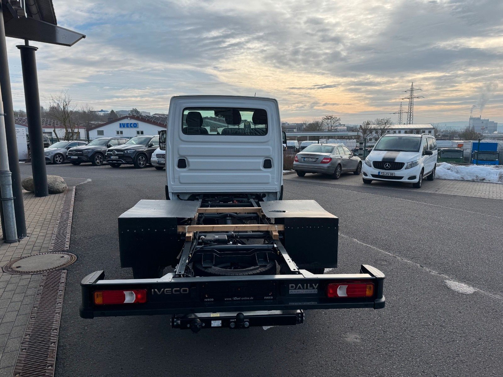 Fahrzeugabbildung Iveco Daily 35S14 HA8 Fahrgestell *R3.450mm*AHK*Luft*