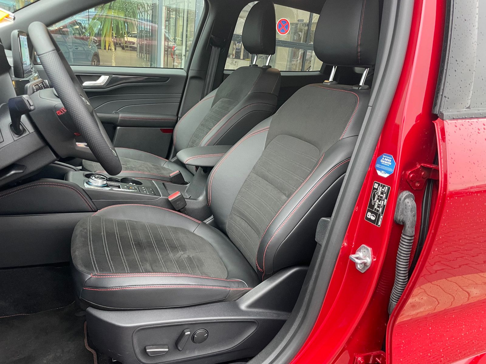 Fahrzeugabbildung Ford Kuga Plug-In Hybrid ST-Line X Spurführungsass.