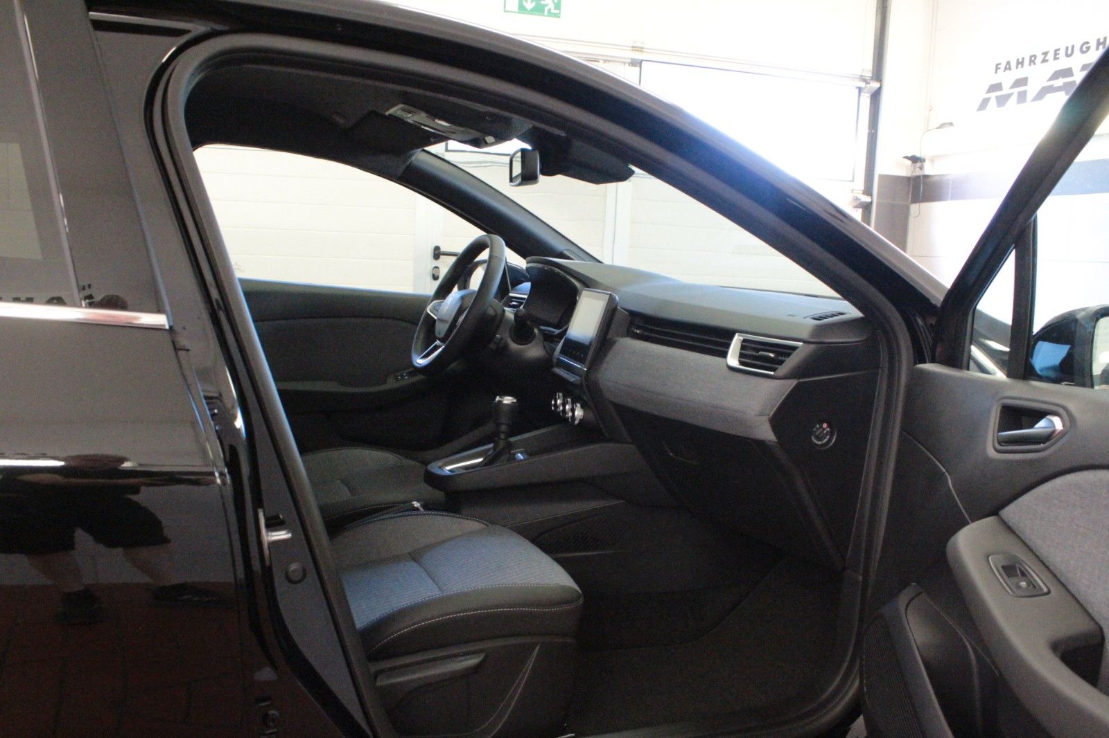 Fahrzeugabbildung Renault Clio TCe 90 Techno *Winter-*&*Look-Paket*