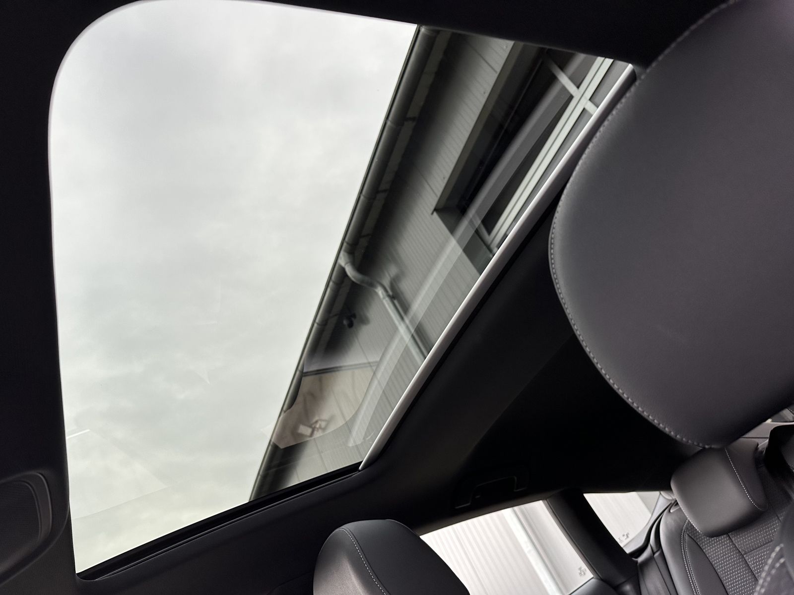 Fahrzeugabbildung Audi A5 SpB 40 TFSI S-Line Black NAV+LED+PANO+VC+19ZO