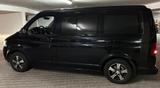 Volkswagen T5 California Beach mit Campingzubehör - schwarze Volkswagen T5 California