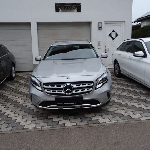 Mercedes-Benz GLA 180  URBAN - PAKET KEYLESS-GO